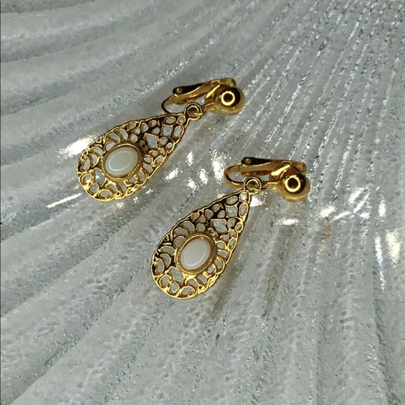 Jewelry - 1.5” Gold & Opal Droplet Clip On Earrings